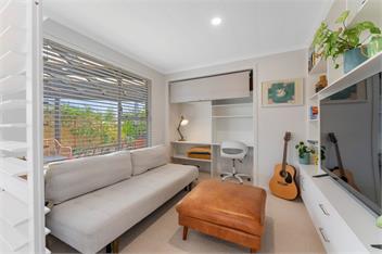 Lake View Retreat - lake views, BBQ & Pizza Oven - Taupo