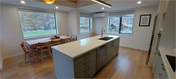 Jo's Whare - Castle Hill 