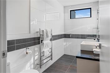 The Moorings Apartment 5 - a stone's throw from the lake! - Taupo