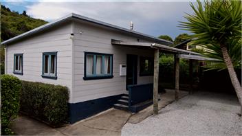 Cement Workers Cottage - Golden Bay