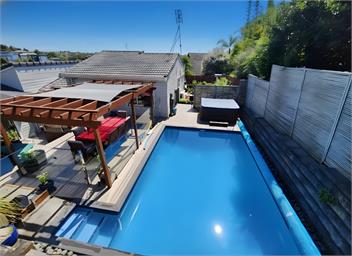 Private Beach Oasis with Heated Pool & Jacuzzi - North Shore, Auckland