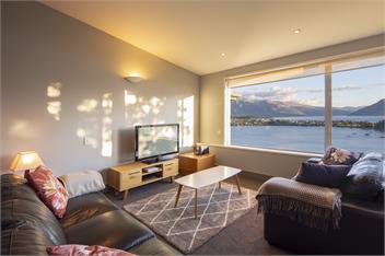 Amazing Lake & Mountain Views - Queenstown