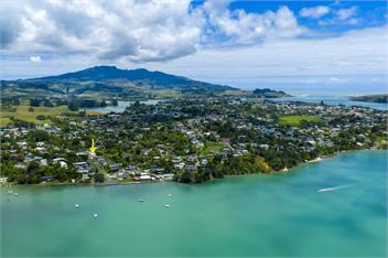Barefoot at the Bay (Bachcare) - Raglan