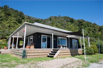 Nikau Beach holiday house - 