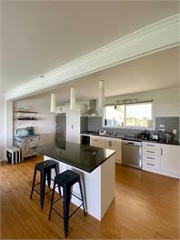Cable Bay Moana View House -