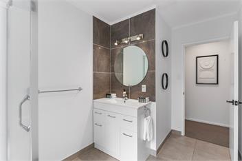 Tranquil Stay Two Mile Bay - lake views + playground -