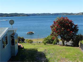Lake Cottage - lake rotoma