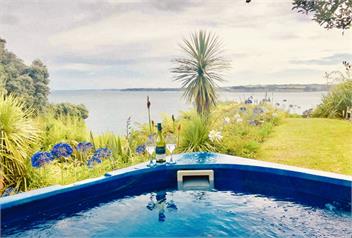 Cliff top spectacular sea views pool / hot tub - Auckland
