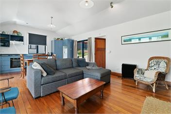 The Lakefront Gem (Bachcare) - Wanaka