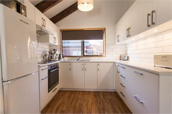 "Edelweiss" Castle Hill Chalet - Canterbury