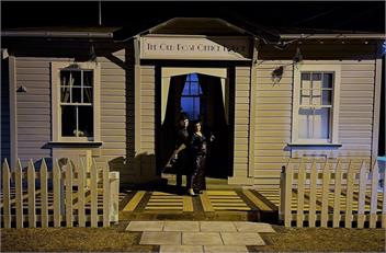 Ruapehu's lavish OLD POST OFFICE 1-4 Bdr West-Wing Apartment with Sauna & SpaPool - Ruapehu District