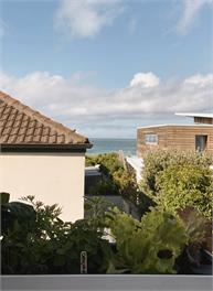 Sully’s Beach House. Spa, sauna, mini gym: 45 seconds to beach. Sleeps 7 - Mt Maunganui