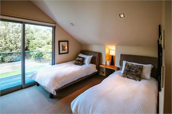 Lakeside Road | Sleeps 10 | Lake Views | Walk to Town - Wanaka
