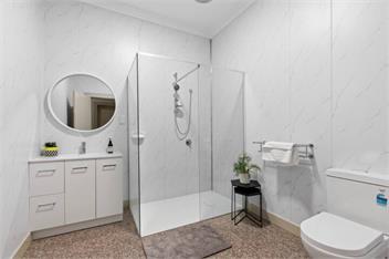 Modern House near Melb Airport, Sleeps 10 - Melbourne