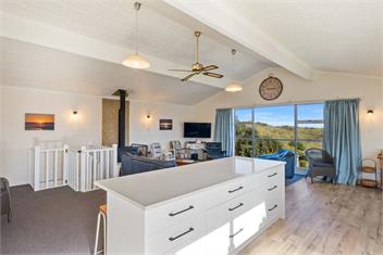 Beachfront Favourite (Bachcare) - Foxton Beach