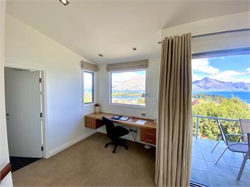 Prestigious Poole Lane - Queenstown Hill
