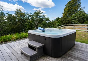 Hideaway at the Bay - Spa Pool, Premium Property, Walking distance to the Lake - Taupo