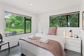 Lake-view Hideaway - Acacia Bay - Taupo