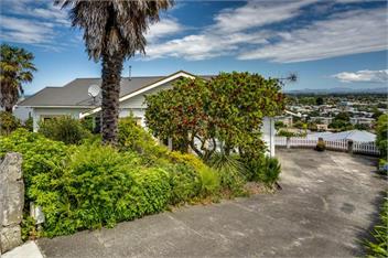 Napier Hilltop Stays - Views, Pool & Pet-Friendly! - Napier