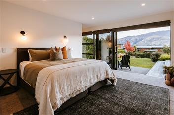 The Clearview House | Lake Views | Spa Pool | Sleeps 9 - WANAKA