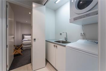The Moorings Apartment 5 - a stone's throw from the lake! - Taupo