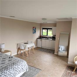 Garden Lake View Studio - Taupo