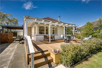 Bird and Fish (Bachcare) - Napier City