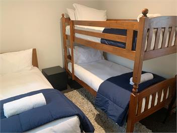 3-Bed Queenstown Apt with Balcony, Close to Town - Queenstown