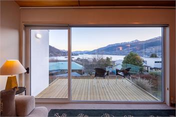 Queenstown Lakeside Gem: 3 BDR, Wi-Fi & Parking - Queenstown