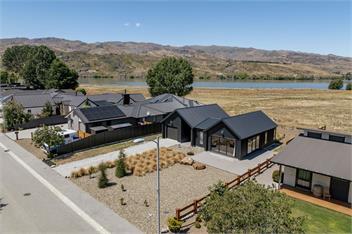 Dancing Tussock Escape (Bachcare) - Cromwell