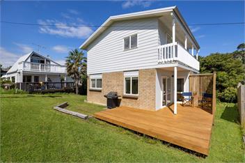 Barefoot at the Bay (Bachcare) - Raglan