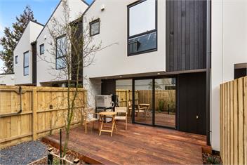 Secure Quiet CBD Townhouse | Free Parking + EV  - 