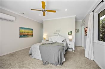 NEW large Richmond semi rural spacious quiet home with outdoor spa. -
