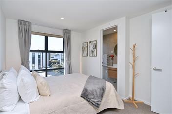 City-side Riccarton, Walk to Mall - Matai St West -