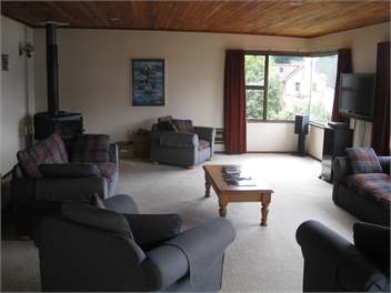 Queenstown Spacious Family Home with fantastic views - 