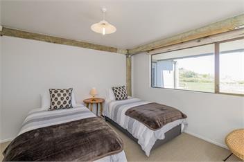 Beachfront Te Horo: The Beach Retreat - Kapiti Coast
