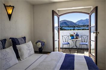 Villa South Pacific | Sleeps 10 | Swimming Pool | Spa Pool | Tennis Court | Amazing Views - Wanaka