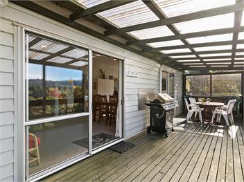 Family Fun at The Lake (Bachcare) - Lake Tarawera