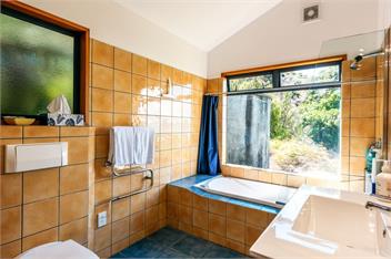 CrossTrees Chalet (Bachcare) - Waiheke Island