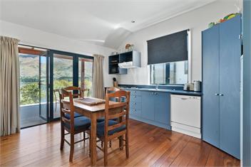 The Lakefront Gem (Bachcare) - Wanaka