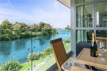 Two Views - Watermark Apartment Taupo - Taupo