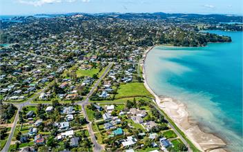 Time out on Tui - Waiheke Island 1081