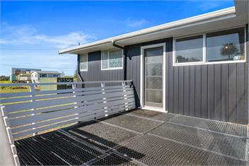 Beachfront Favourite (Bachcare) - Foxton Beach