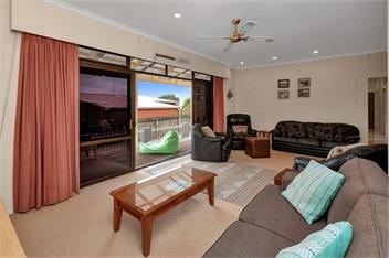 Seaside on Stratford (Bachcare) - Cable Bay