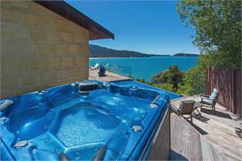 Tokongawa Retreat - Views, Pools, Serenity! - Tasman