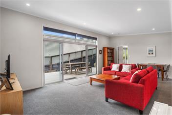 Relax on Dillon (Bachcare) - Waihi Beach