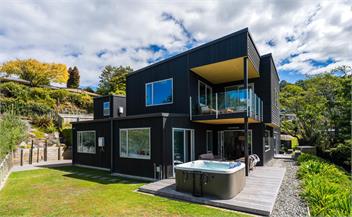 Hideaway at the Bay - Spa Pool, Premium Property, Walking distance to the Lake - Taupo