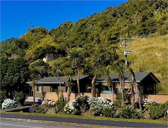 Paparoa Hut - Punakaiki