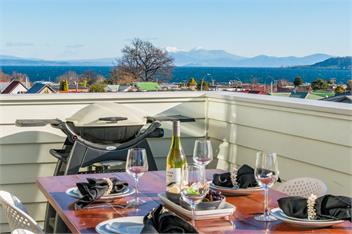 Timeout @ Taupo - Central, Lake and Mountain Views, Table-tennis - Taupo