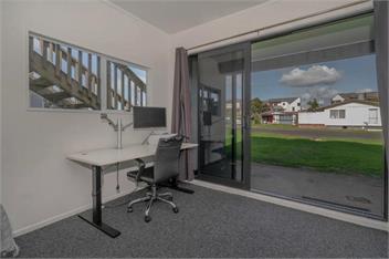 Beach House - Across the Road to the Beach - Whitianga